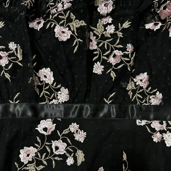 NEW Rachel Parcell Black soft pink Embroidered Floral
Tiered Dress size small - Picture 10 of 11